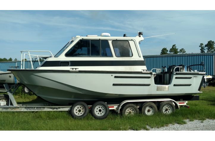 <strong>1995 Boston Whaler Dive Boat</strong>1995 Boston whaler Dive Boat
